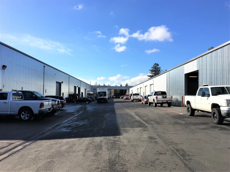 1360 N McDowell Blvd, Petaluma, CA à louer - Photo de l’immeuble – Image 2 sur 2