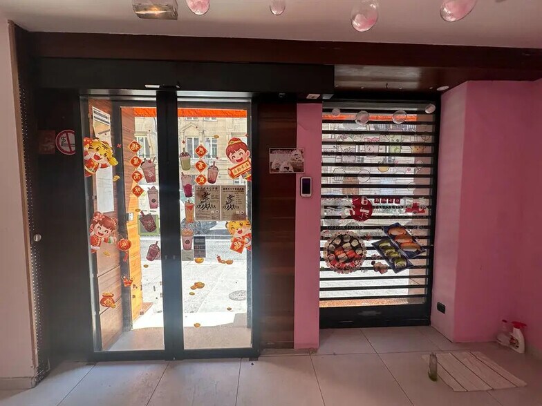 Local commercial dans Paris à louer - Photo de l’immeuble – Image 2 sur 5