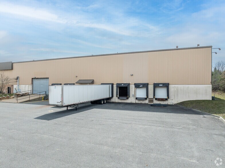 120 Kenyon Dr, Lakewood, NJ à louer - Photo principale – Image 2 sur 10