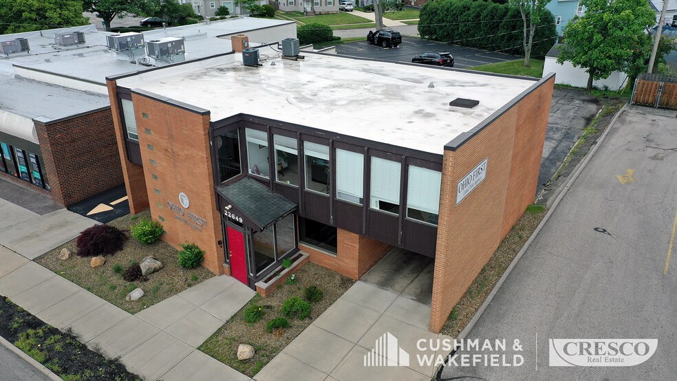 22649 Lorain Rd, Fairview Park, OH à louer - Photo de l’immeuble – Image 1 sur 13