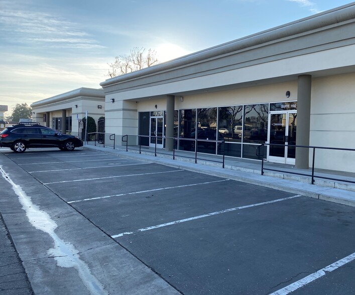 3300 Truxtun Ave, Bakersfield, CA à louer - Photo de l’immeuble – Image 3 sur 13