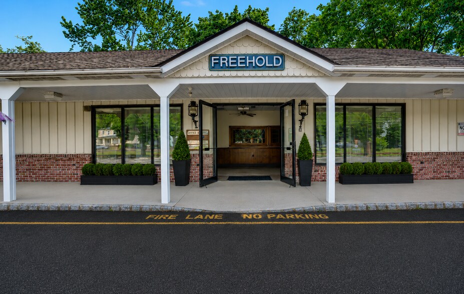 2 Monmouth Ave, Freehold, NJ à louer - Photo de l’immeuble – Image 2 sur 4
