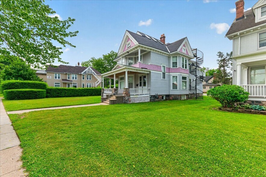 415 W Forest Ave, Ypsilanti, MI à vendre - Photo de l’immeuble – Image 3 sur 51