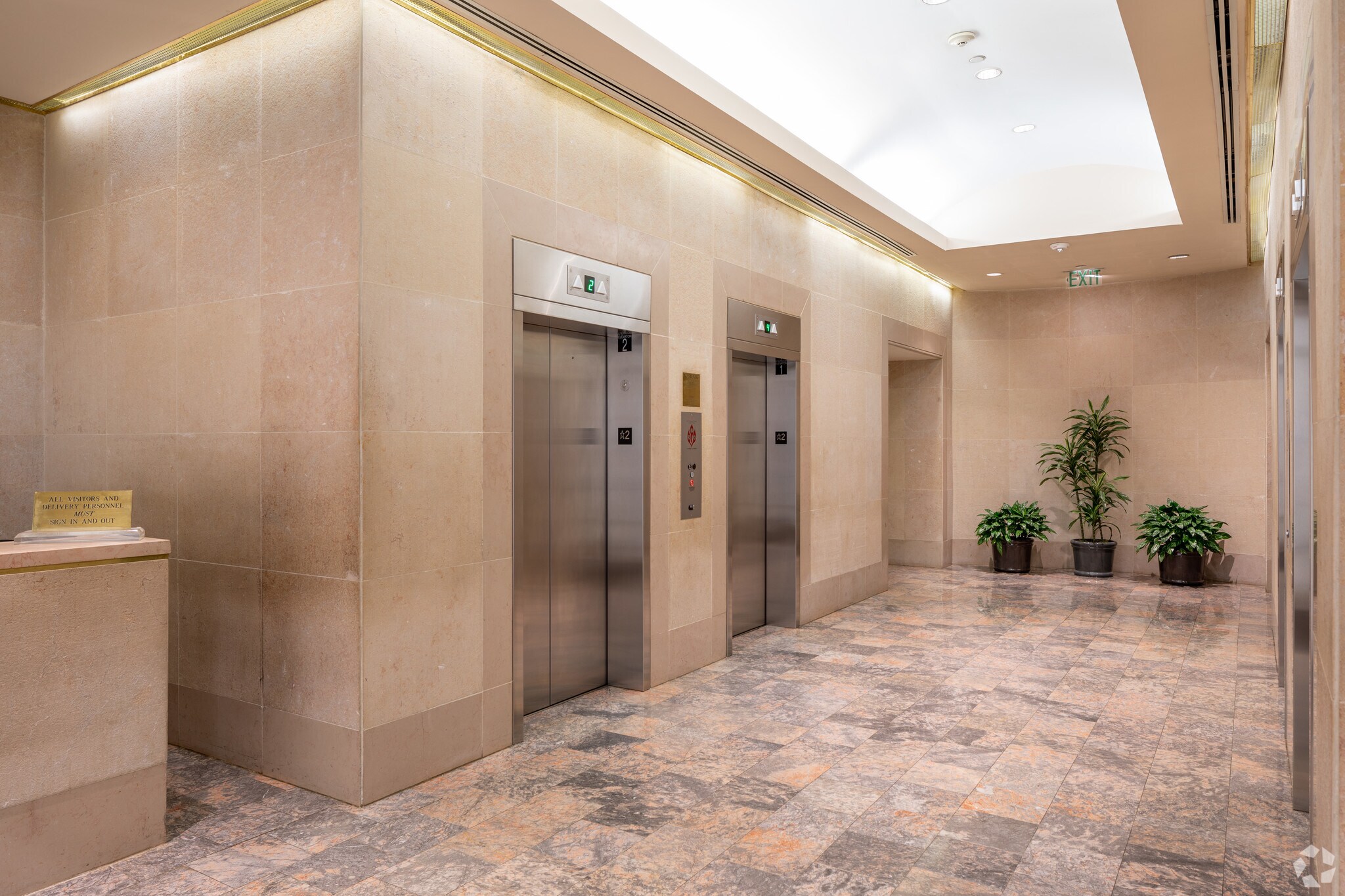 100 S Charles St, Baltimore, MD à louer Photo principale– Image 1 sur 7