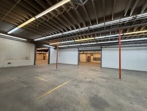 4124 8th St SE, Calgary, AB à louer Photo intérieure– Image 2 sur 17