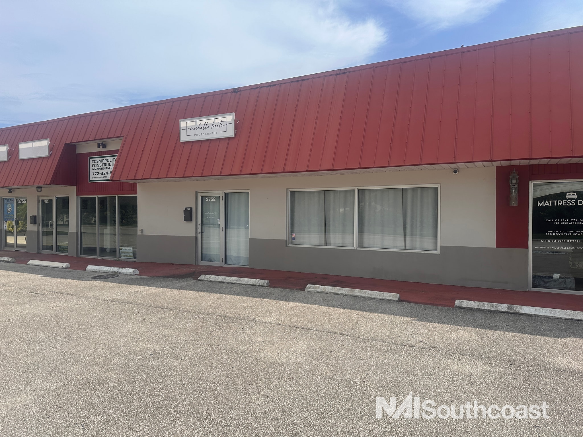 3700-3758 SE Dixie Hwy, Stuart, FL à louer Photo intérieure– Image 1 sur 9