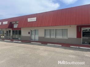 3700-3758 SE Dixie Hwy, Stuart, FL à louer Photo intérieure– Image 1 sur 9