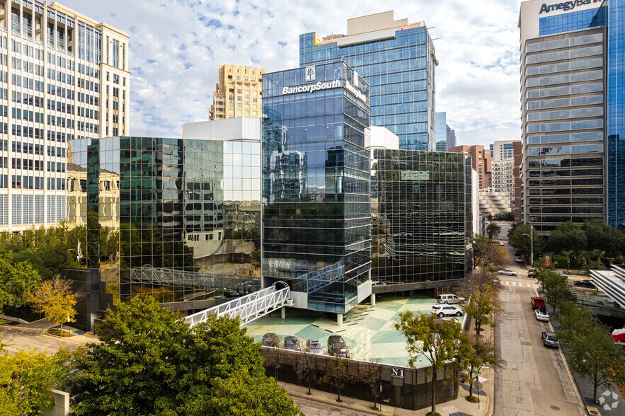 2651 N Harwood St, Dallas, TX à louer - Photo de l’immeuble – Image 3 sur 10