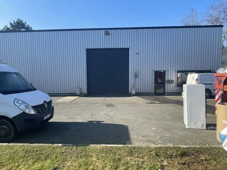 Bureau dans Neuville-en-Ferrain à louer - Photo de l’immeuble – Image 3 sur 6