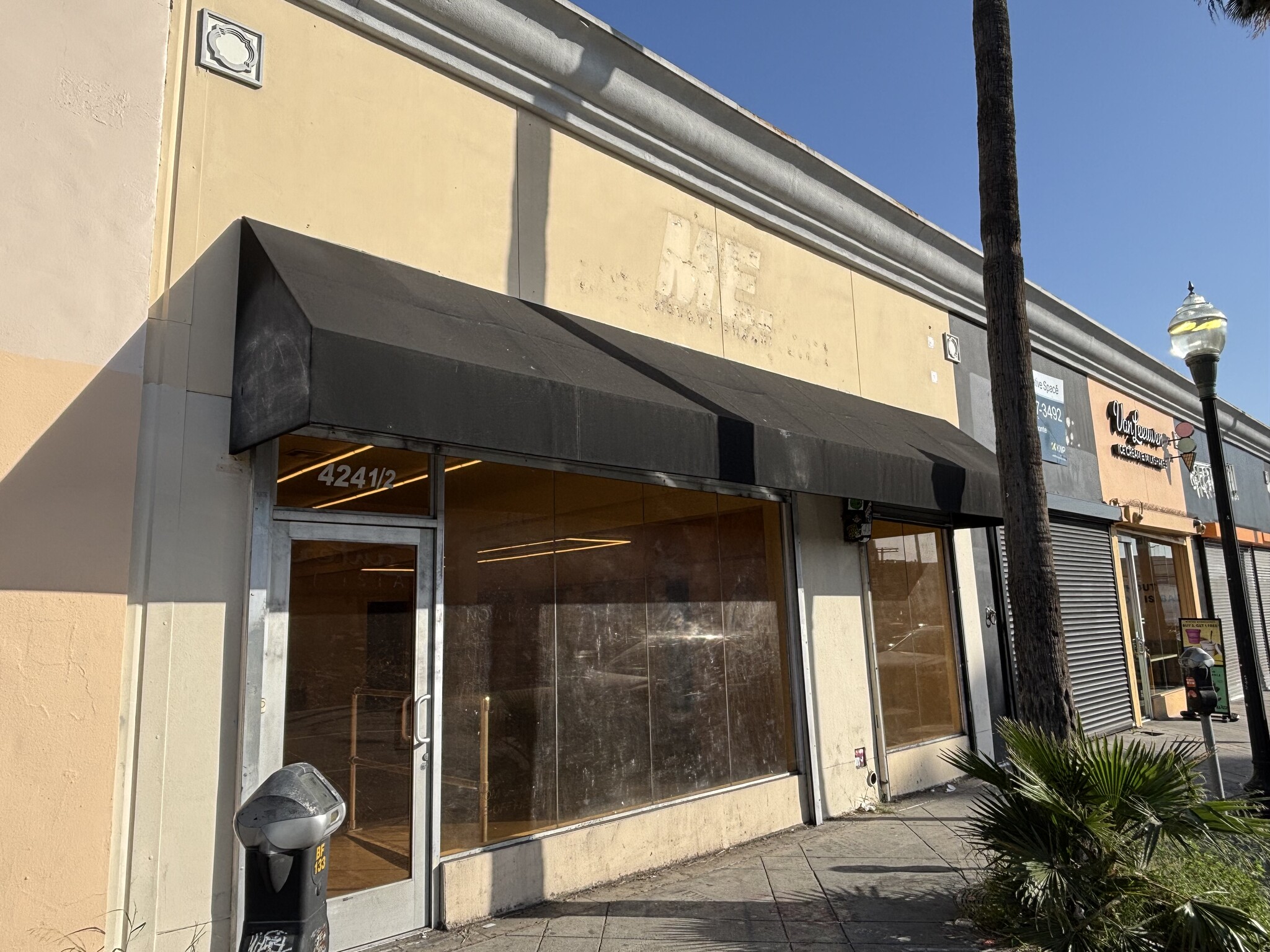 416-424 N Fairfax Ave, Los Angeles, CA à louer Photo intérieure– Image 1 sur 5