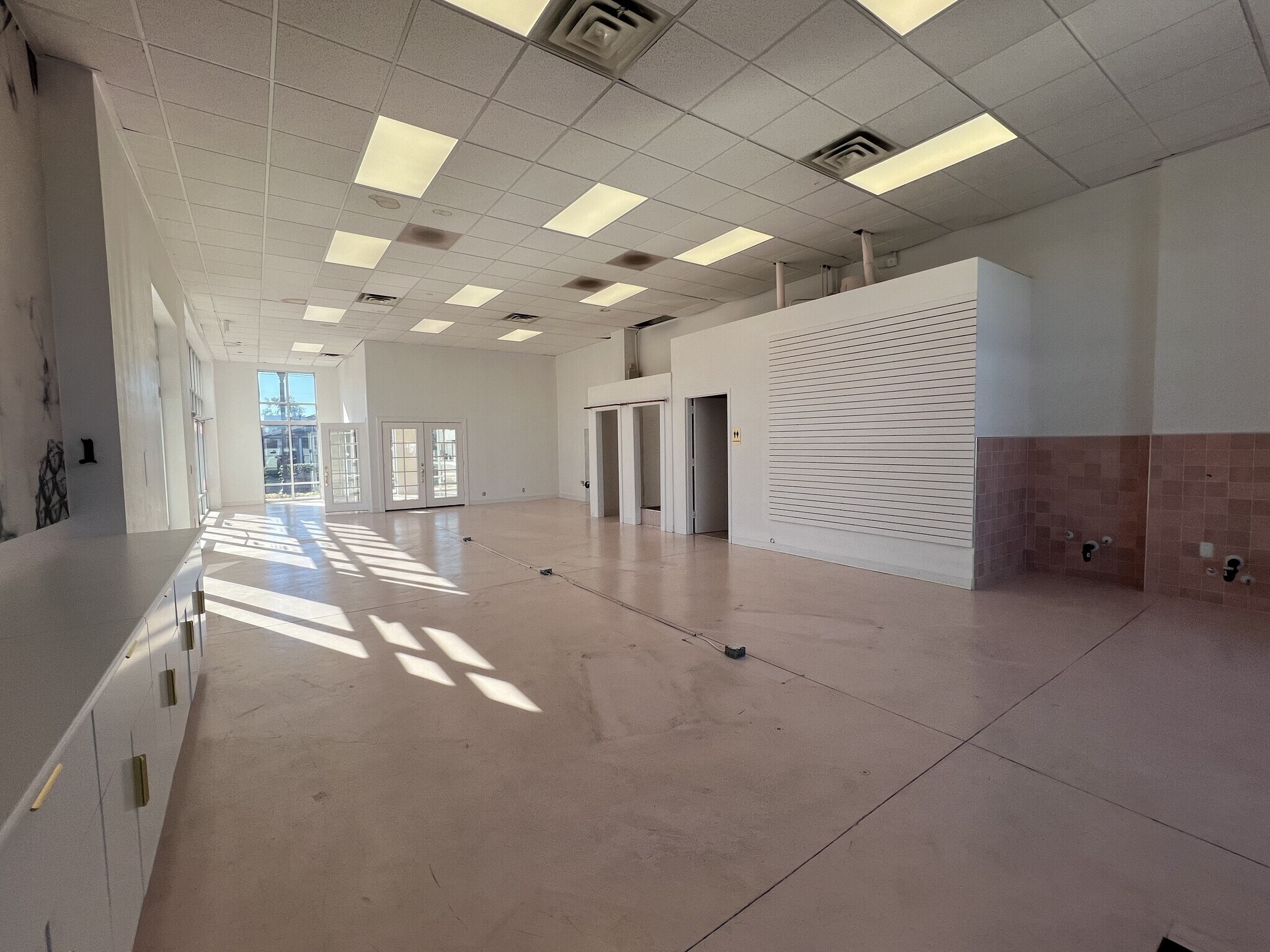 579-589 E Fort Union Blvd, Midvale, UT à louer Photo de l’immeuble– Image 1 sur 6