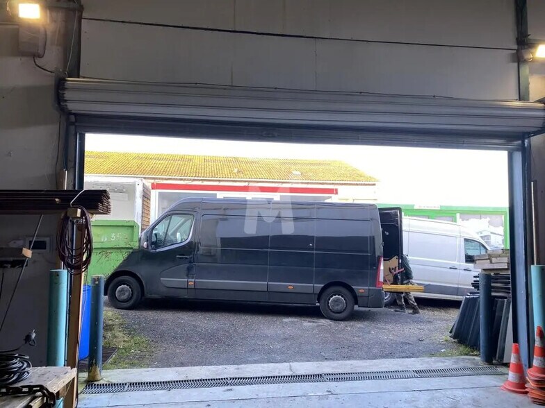 Local d'activités dans Ormoy à vendre - Photo de l’immeuble – Image 3 sur 8