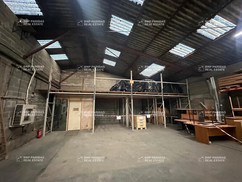 Local d’activités dans Esvres à louer - Photo de l’immeuble – Image 3 sur 6