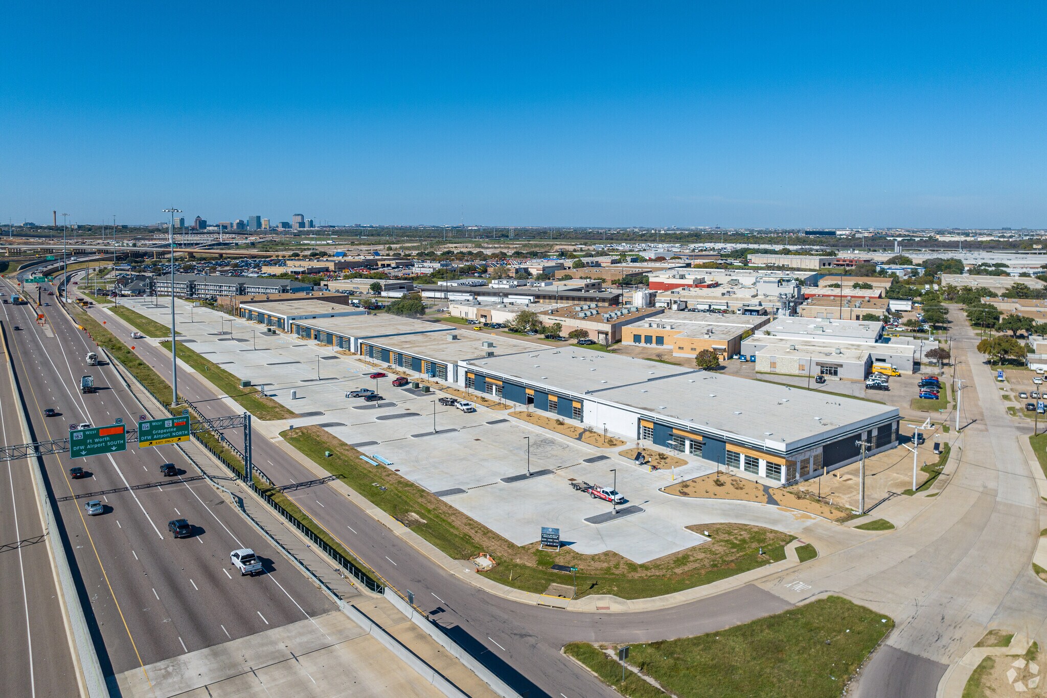 3216-3308 Royalty Row, Irving, TX à louer Aérien– Image 1 sur 22