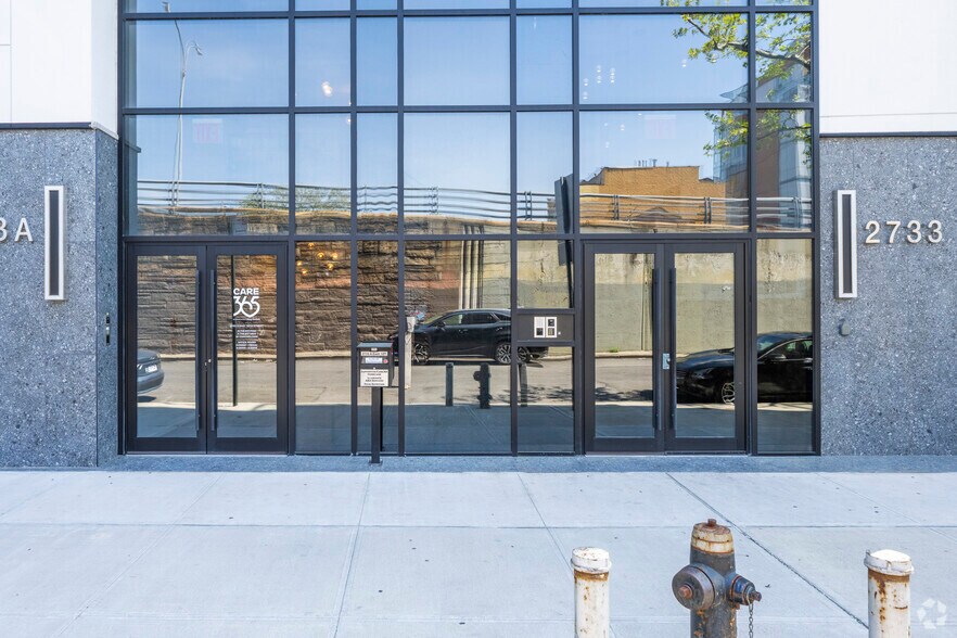 2733 E 12th St, Brooklyn, NY à louer - Photo de l’immeuble – Image 3 sur 6