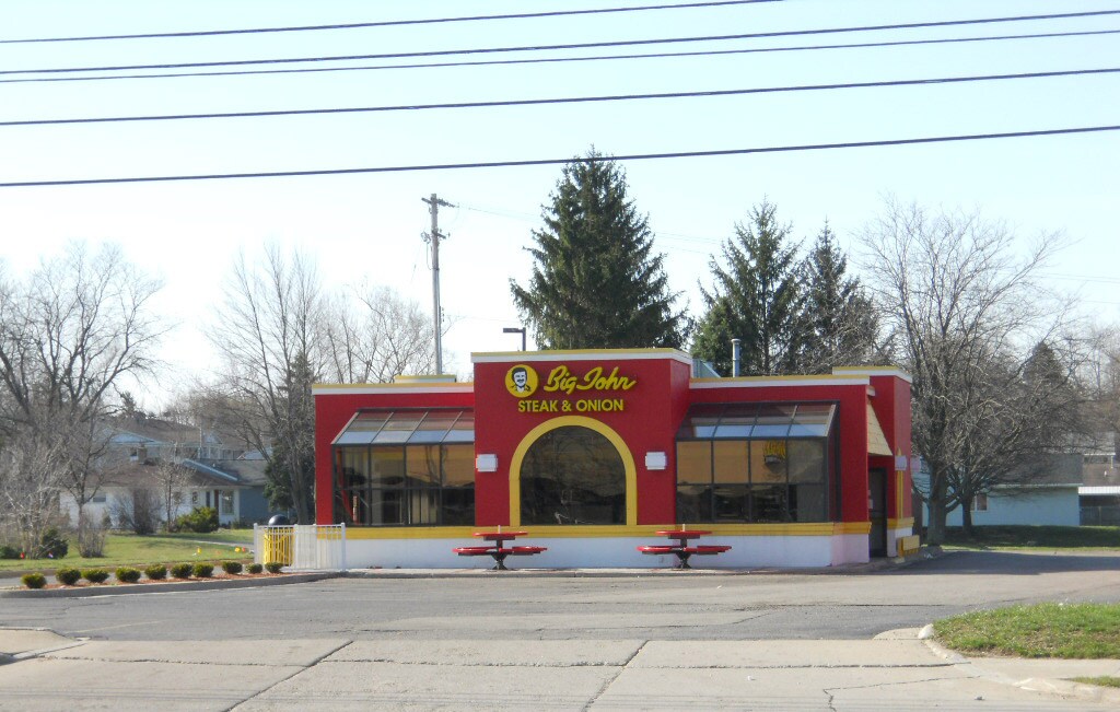 4021 W Saginaw Hwy, Lansing, MI à louer Photo de l’immeuble– Image 1 sur 5