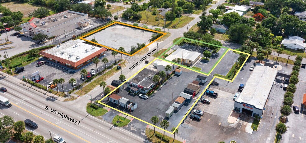 330 Indian Hills Dr, Fort Pierce, FL à vendre - Photo de l’immeuble – Image 2 sur 6