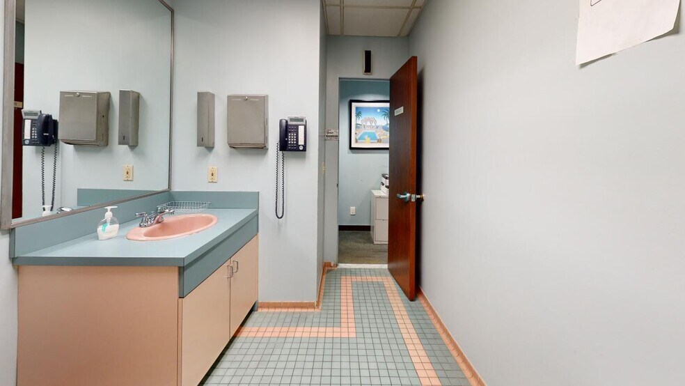 105-09 Jamaica Ave, Richmond Hill, NY à louer - Photo de l’immeuble – Image 3 sur 9