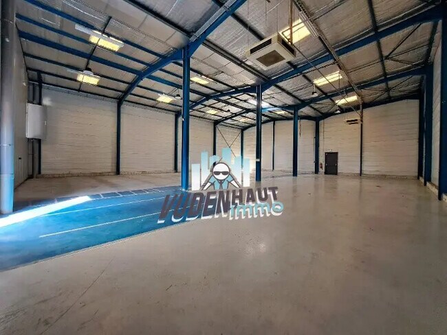 Plus de détails pour Local d'activités à louer