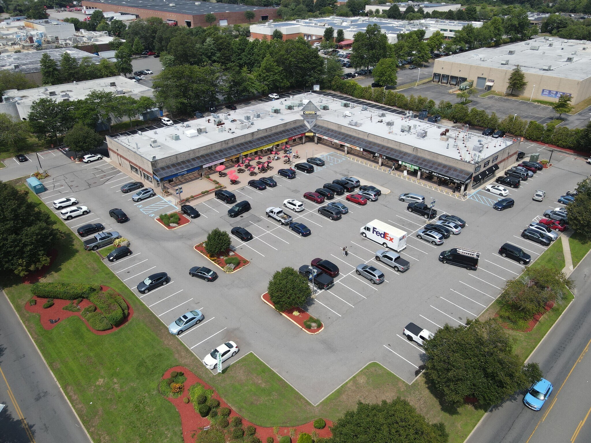 160 Adams Ave, Hauppauge, NY à louer Photo de l’immeuble– Image 1 sur 12