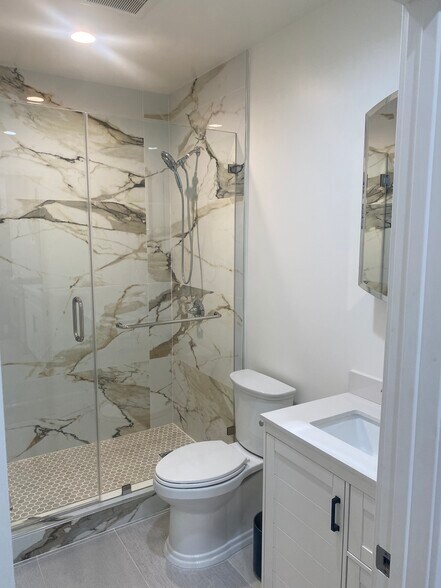 405 W Broadway, Glendale, CA à vendre - Photo de l’immeuble – Image 2 sur 30