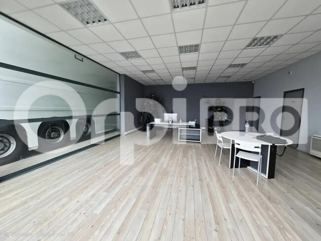 Plus de détails pour Local d'activités à louer