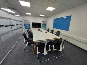 2-4 Oyster Ln, Byfleet à louer Photo intérieure– Image 2 sur 4