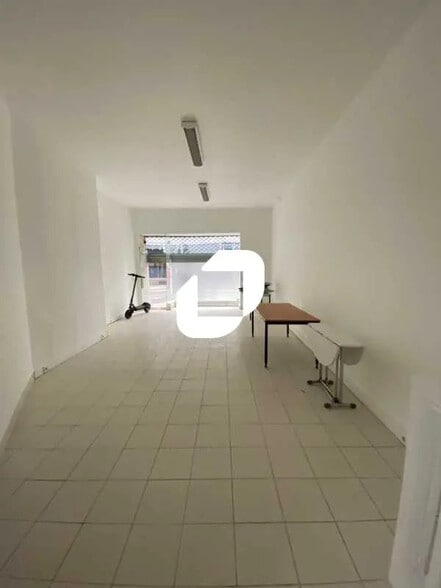 Local commercial dans Paris à louer - Photo intérieure – Image 1 sur 3