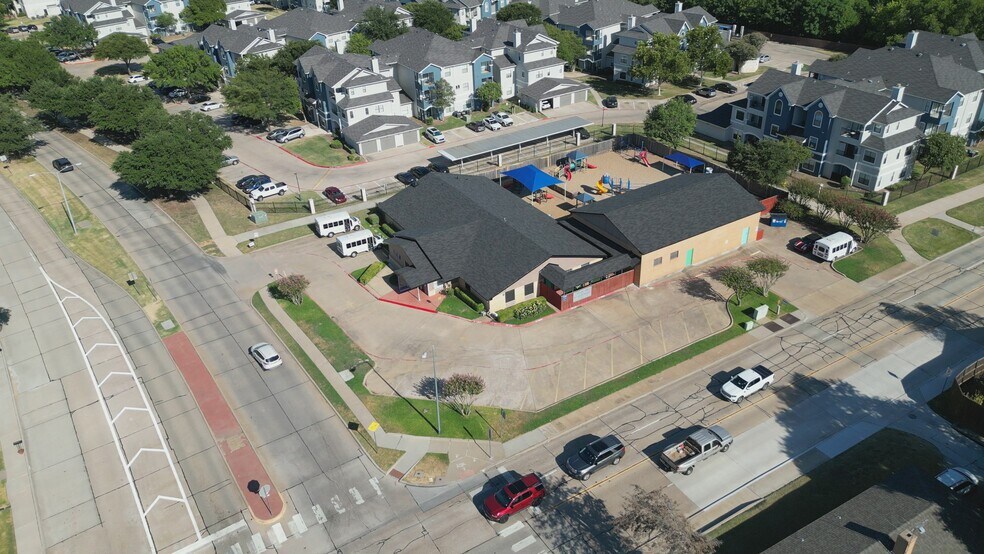 1252 College Pky, Lewisville, TX à vendre - Vidéo sur l’annonce professionnelle – Image 3 sur 17