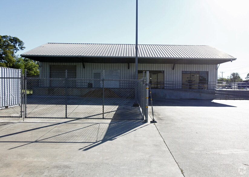 110 N Walker St, Angleton, TX à louer - Photo de l’immeuble – Image 2 sur 2
