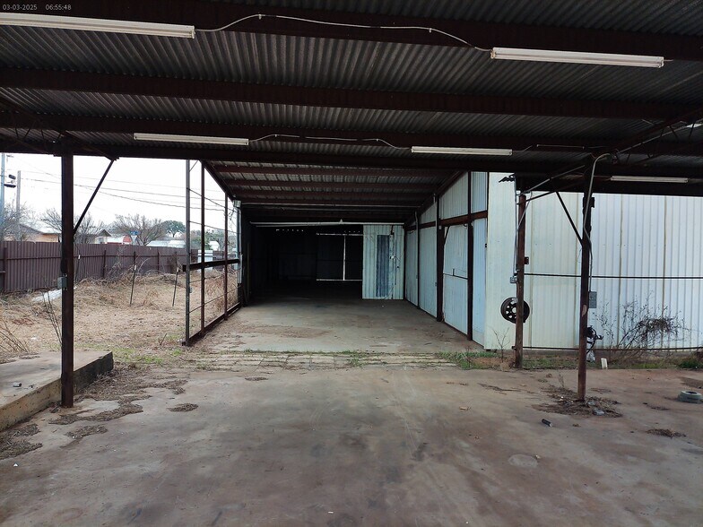 1009 Angle Ave, Llano, TX à vendre - Photo de l’immeuble – Image 3 sur 24