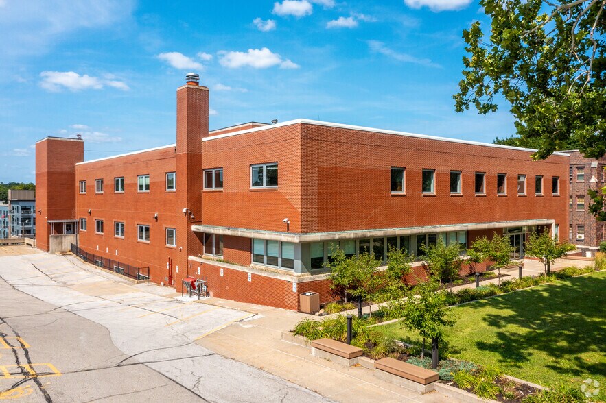 2323 Grand Ave, Des Moines, IA à louer - Photo de l’immeuble – Image 1 sur 16