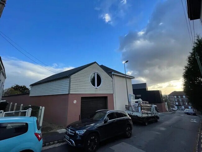 Plus de détails pour Bureau, Local d'activités à louer