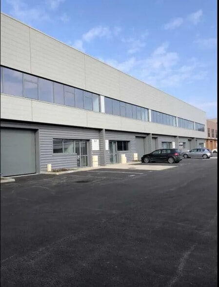 À 30 Avenue Du Gué Langlois, Bussy-Saint-Martin à louer - Photo de l’immeuble – Image 1 sur 2