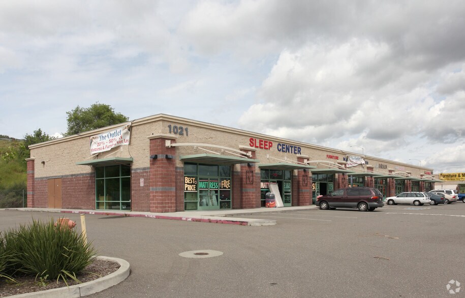 1001 Hume Way, Vacaville, CA à louer - Photo principale – Image 1 sur 3