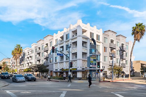 590 Pine Ave, Long Beach, CA à vendre Photo de l’immeuble– Image 1 sur 8
