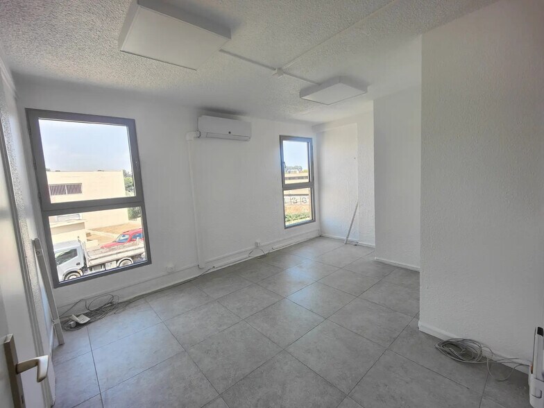 Bureau dans Antibes à louer - Photo de l’immeuble – Image 1 sur 6