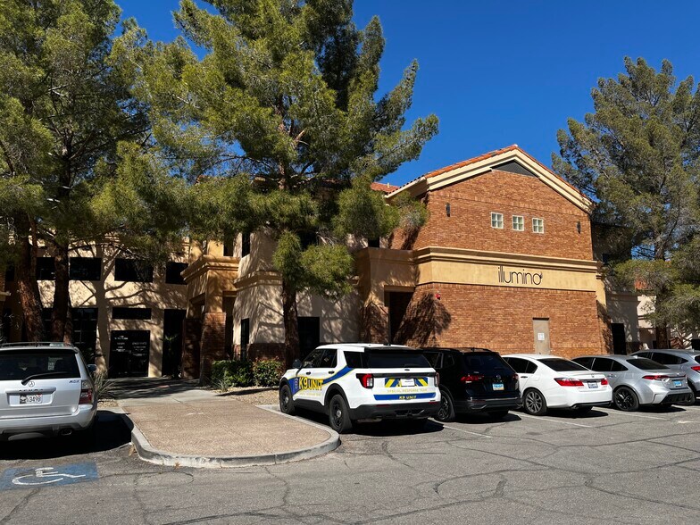6787 W Tropicana Ave, Las Vegas, NV à louer - Photo de l’immeuble – Image 3 sur 30