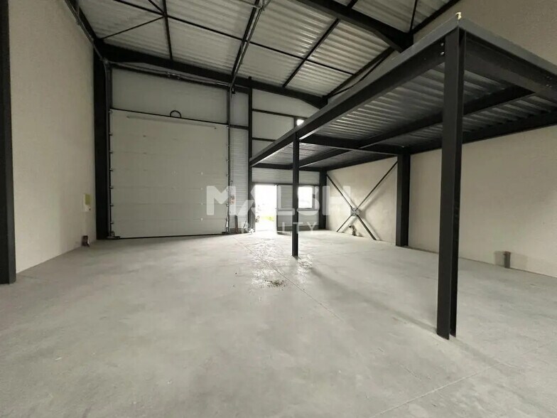 Local d’activités dans Saint-Étienne-la-Varenne à louer - Photo intérieure – Image 2 sur 9