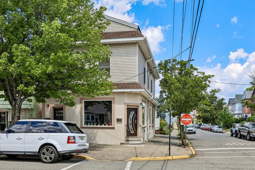 63 Union Blvd, Wallington, NJ à louer - Photo de l’immeuble – Image 2 sur 19