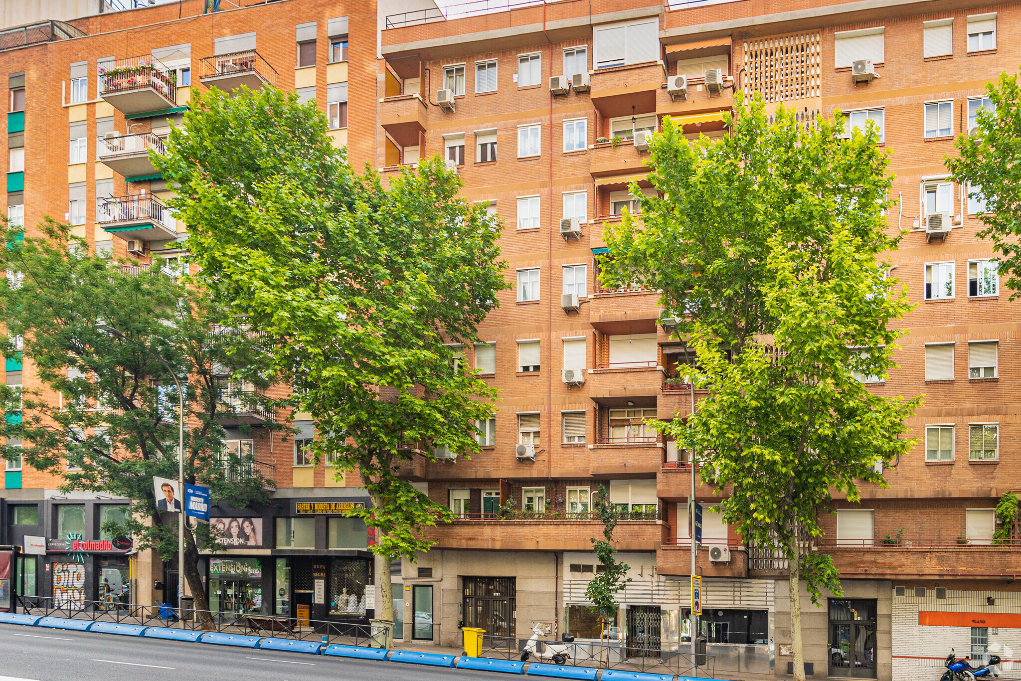 Immeuble residentiel dans Madrid, Madrid à vendre Photo principale– Image 1 sur 2