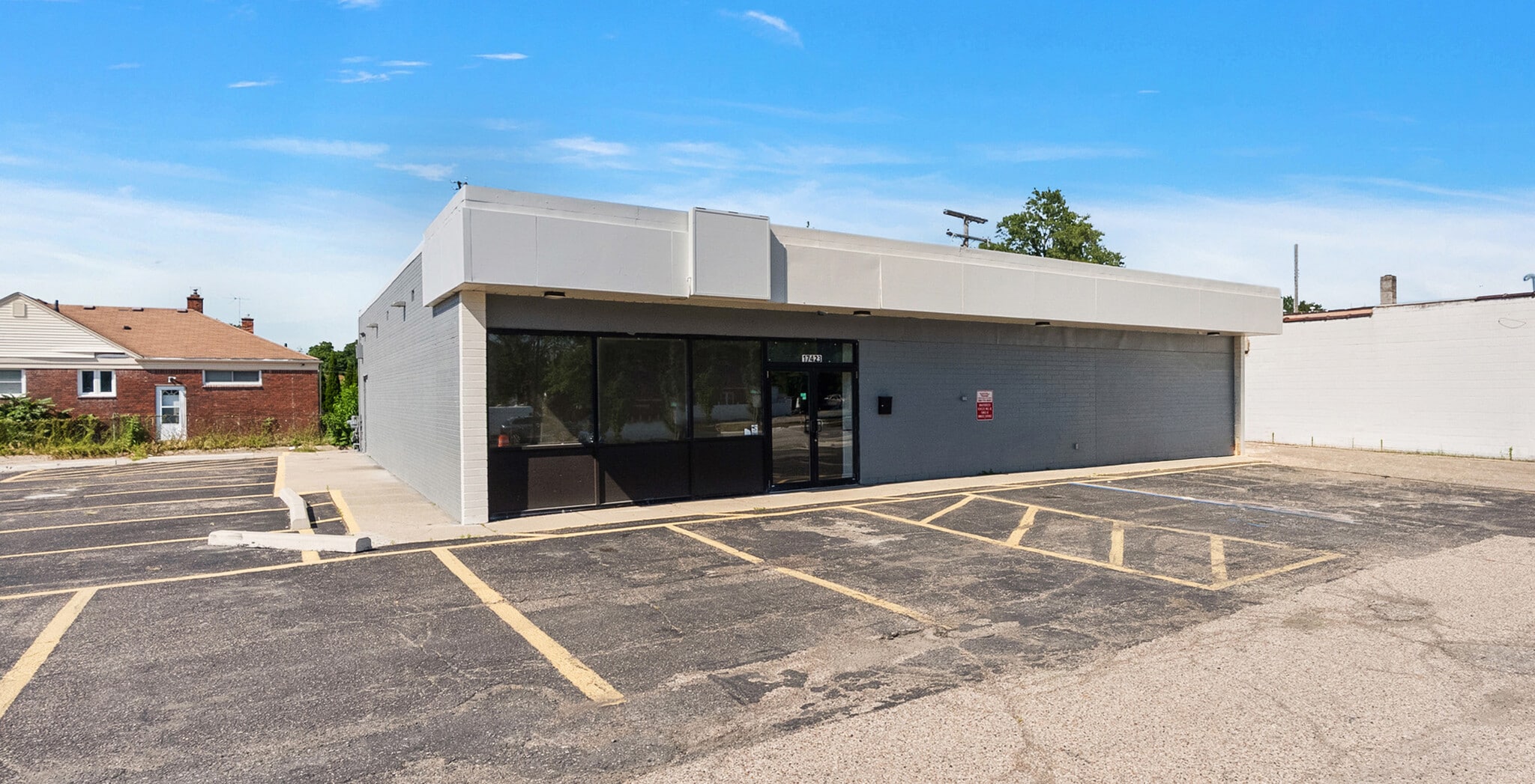 17423 E 9 Mile Rd, Eastpointe, MI à vendre Photo principale– Image 1 sur 8
