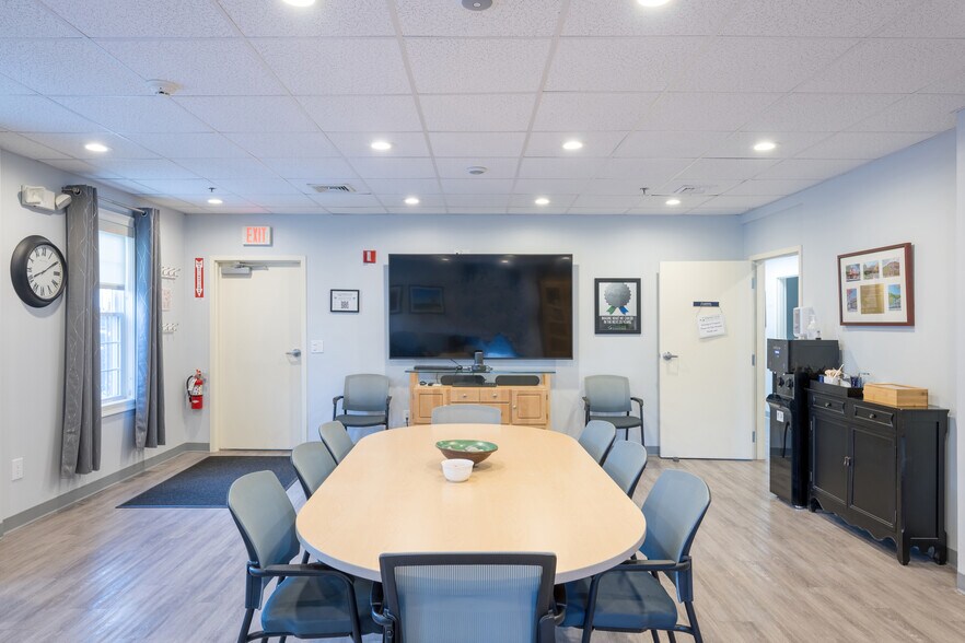 400 Massasoit Ave, East Providence, RI à louer - Photo intérieure – Image 3 sur 10