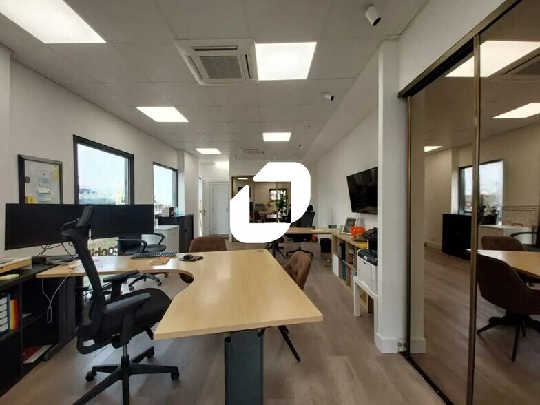 Bureau dans Mauguio à louer - Photo de l’immeuble – Image 1 sur 7