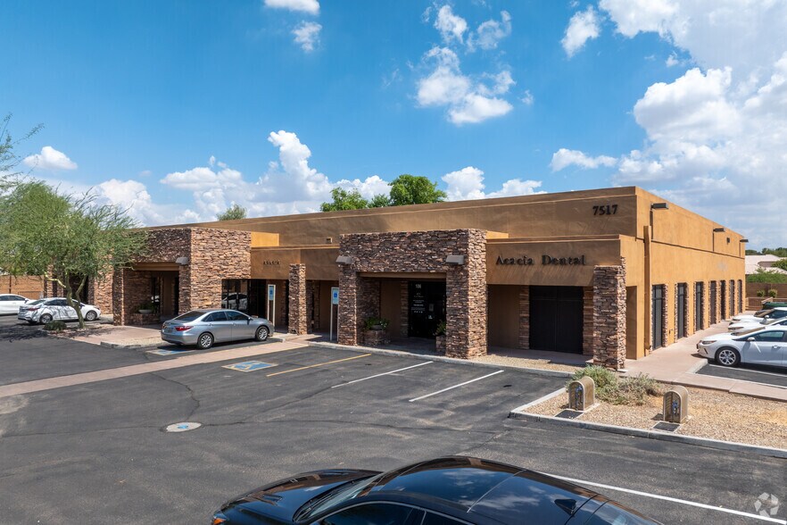 7517 S McClintock Dr, Tempe, AZ à louer - Photo de l’immeuble – Image 1 sur 24