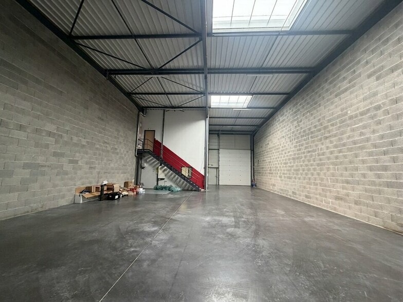 290 Rue Ferdinand Perrier, Saint-Priest à louer - Photo intérieure – Image 3 sur 5