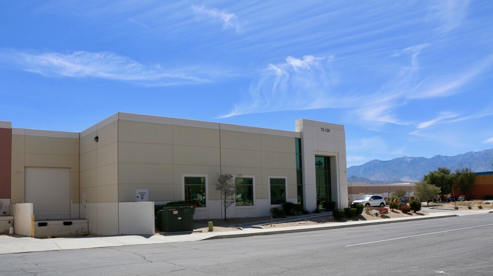 72135 Woburn Ct, Thousand Palms, CA à louer - Photo de l’immeuble – Image 2 sur 5