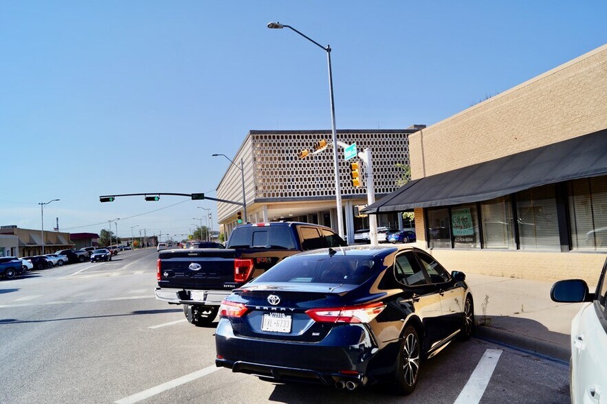 123 E 4th St, Odessa, TX à louer - Photo de l’immeuble – Image 2 sur 7