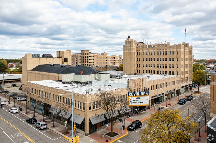 306 S Washington Ave, Royal Oak, MI à louer - Photo de l’immeuble – Image 3 sur 5