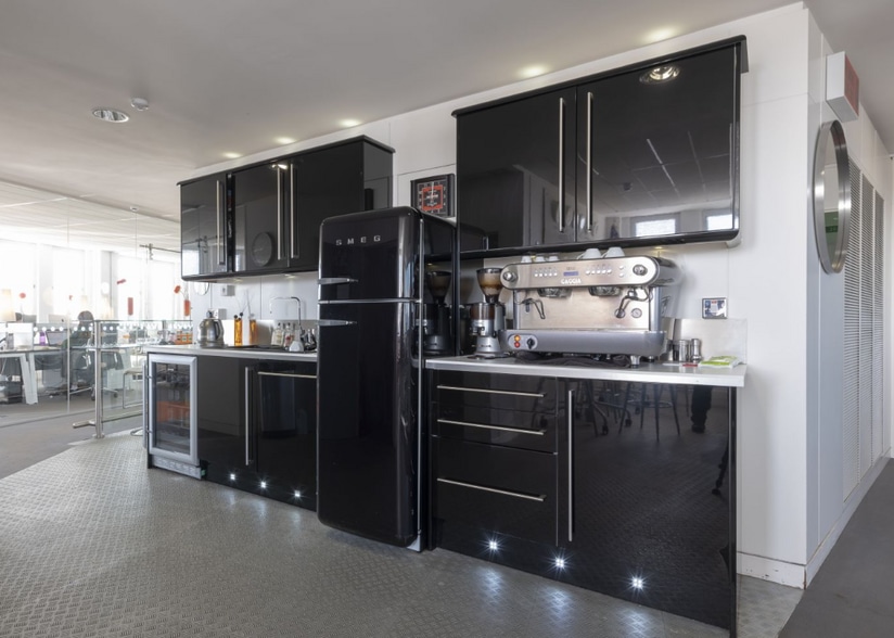 Montpellier Dr, Cheltenham à vendre - Photo intérieure – Image 2 sur 15